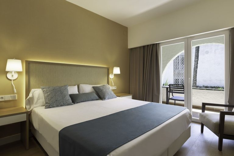 Volo + Hotel Catania - Mahon - AluaSoul Menorca - Adults Only da 923.5€