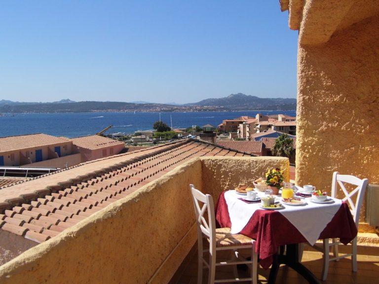 Volo + Hotel Napoli - Palau - Le Nereidi Hotel & Residence da 395.67€