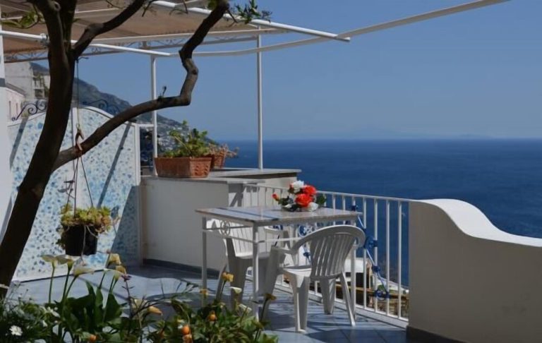 Volo + Hotel Catania - Sorrento - Villa Celentano da 896.43€