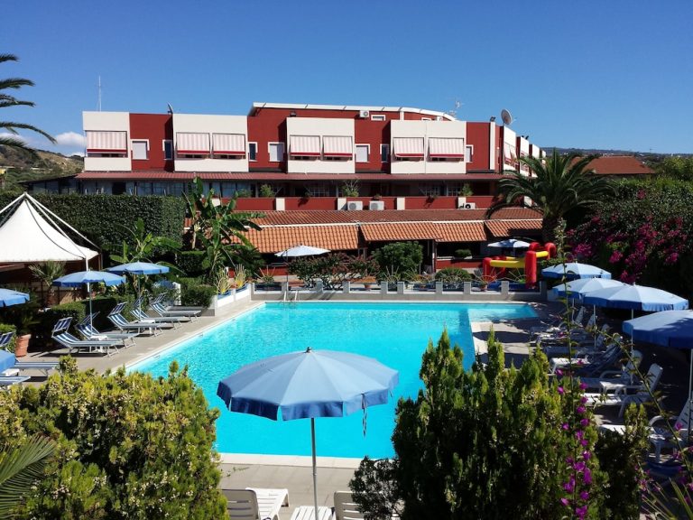 Volo + Hotel Catania - Calabria, Mare Italia - Residence Hotel Felix da 362.92€