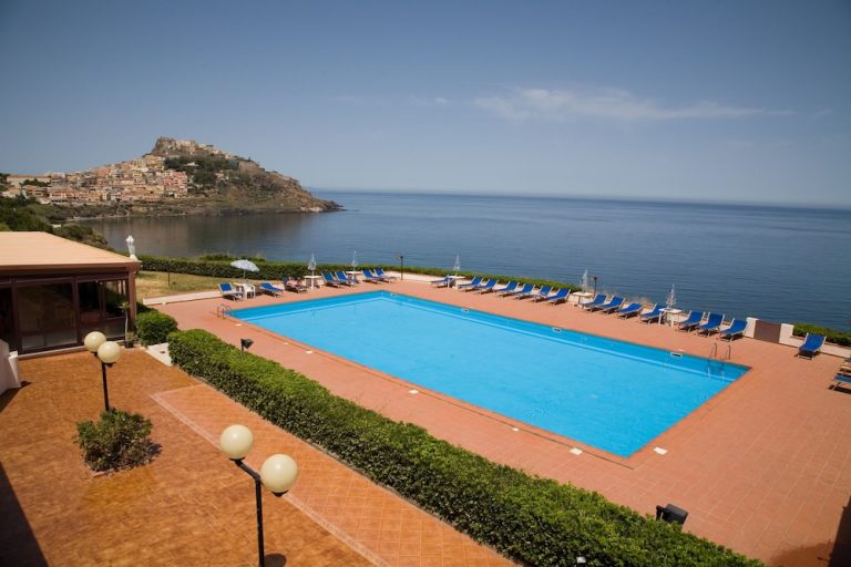 Volo + Hotel Cuneo - Castelsardo - Hotel Residence La Baia da 302.3€