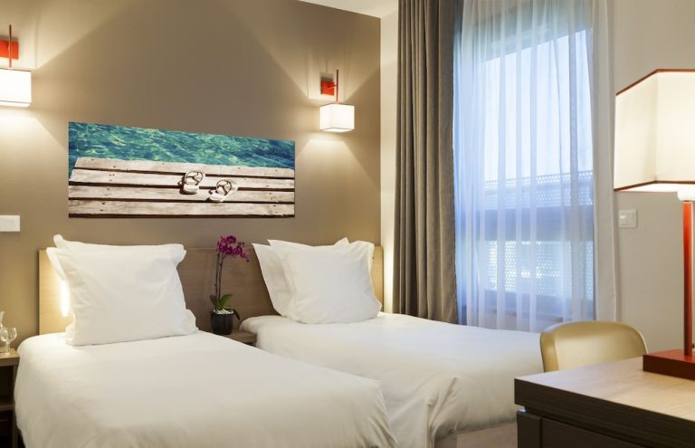 Volo + Hotel Milano - Ginevra - Nehô Suites Porte de Genève - Gare Annemasse da 405.05€