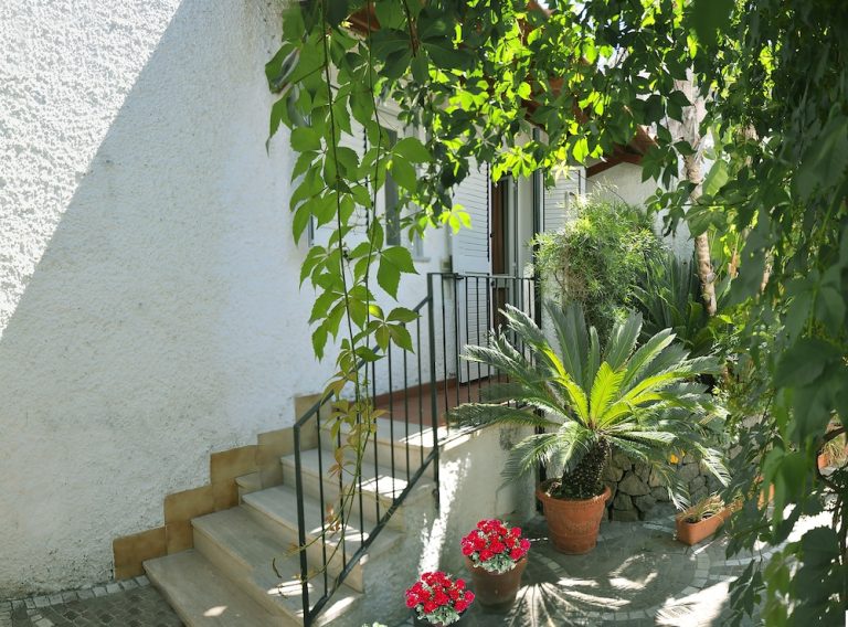 Volo + Hotel Milano - Ischia - Hotel Casa Cigliano da 213.67€