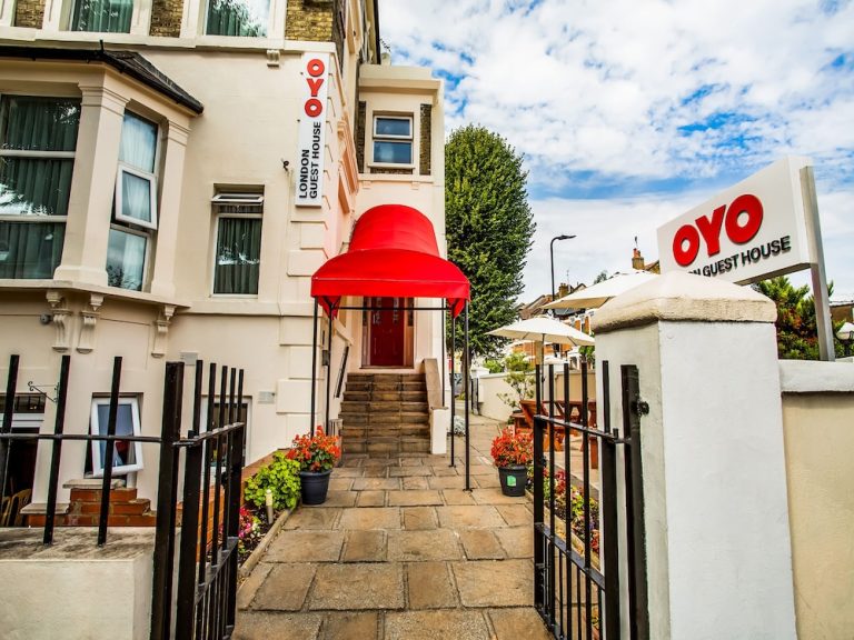 Volo + Hotel Genova - Londra - London Guest House by OYO - Acton da 113.62€