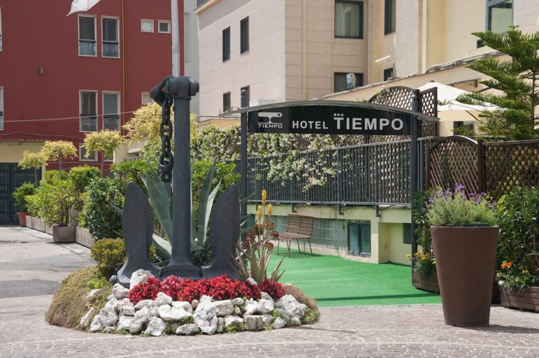 Volo + Hotel Milano - Napoli - Hotel Tiempo da 108.43€