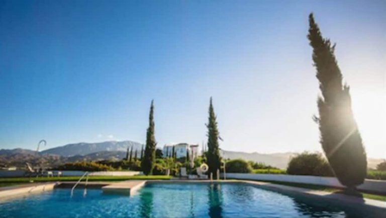 Volo + Hotel Genova - Torre del Mar - B Bou Hotel Cortijo Bravo da 1038.73€