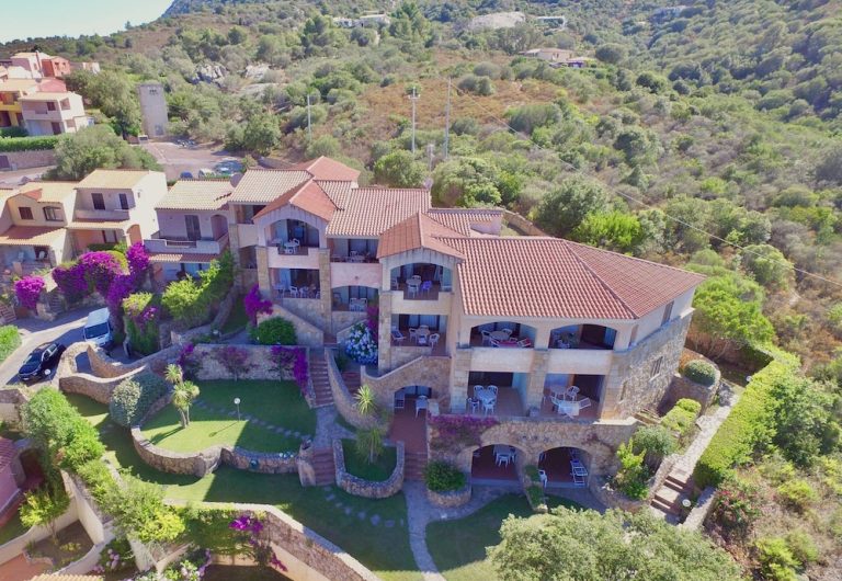 Volo + Hotel Milano - Baja Sardinia - La Costa View da 278.6€