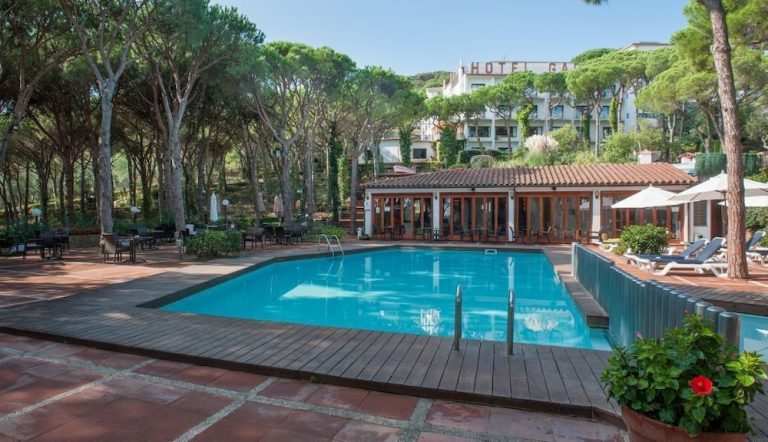 Volo + Hotel Milano - Begur - Hotel Garbi da 317.31€