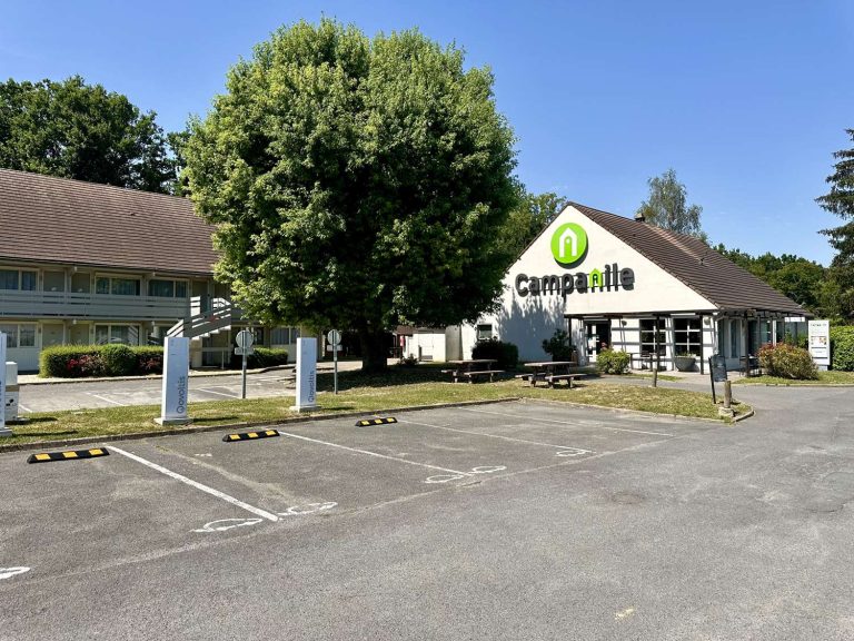 Volo + Hotel Milano - Chantilly - Campanile Hotel Chantilly da 236.01€