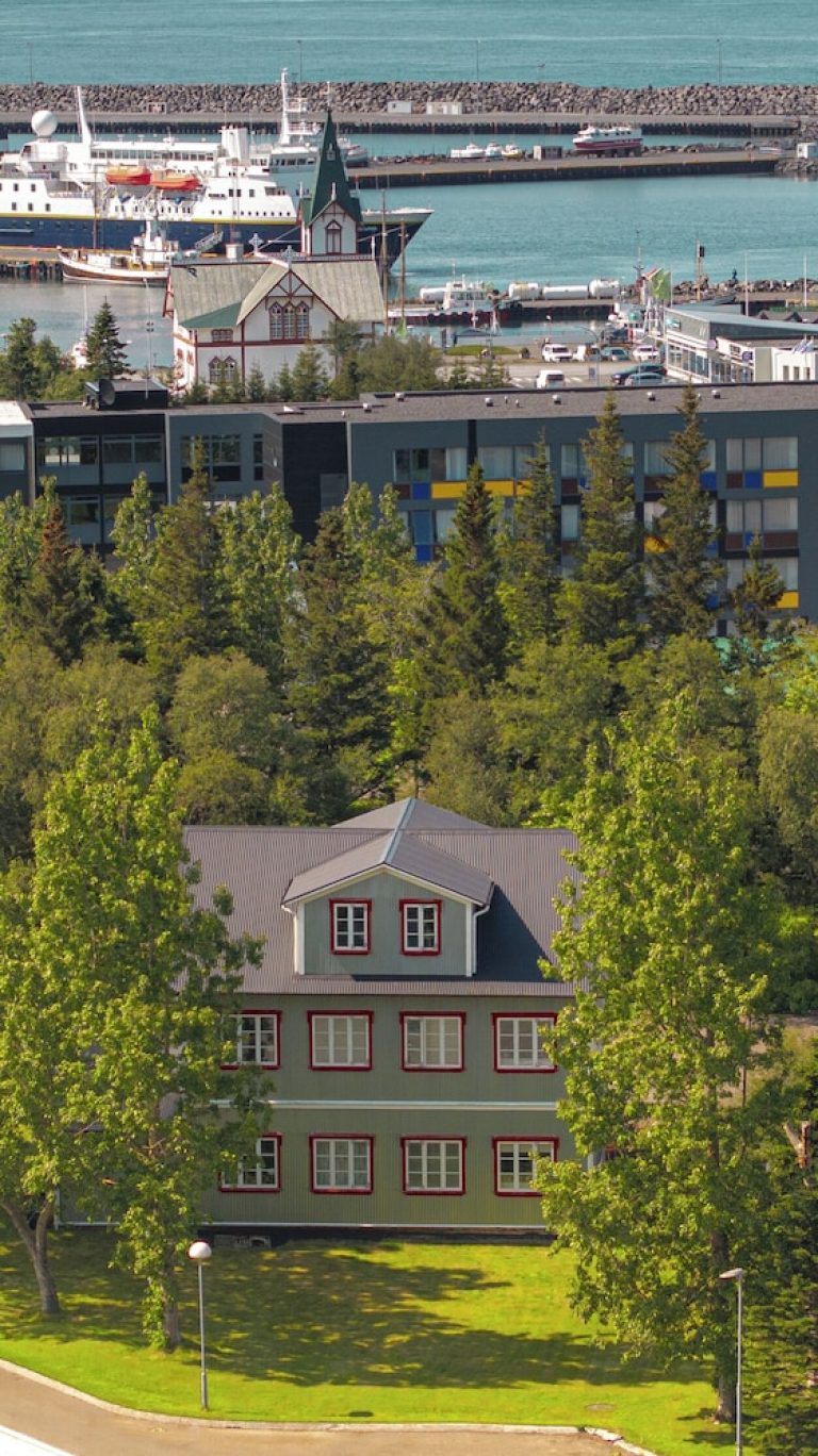 Volo + Hotel Milano - Húsavík - Gamli Skólinn Húsavík da 587.46€