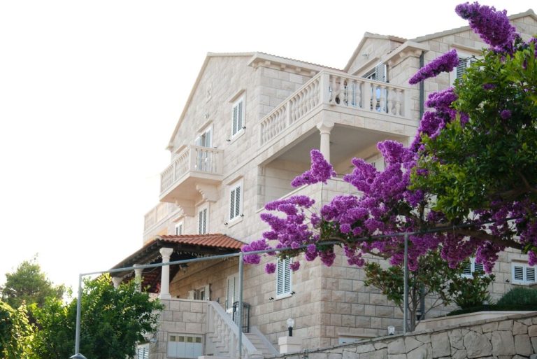 Volo + Hotel Milano - Isola di Brazza, Croazia - Barba Petra Dvori Apartments da 317.85€
