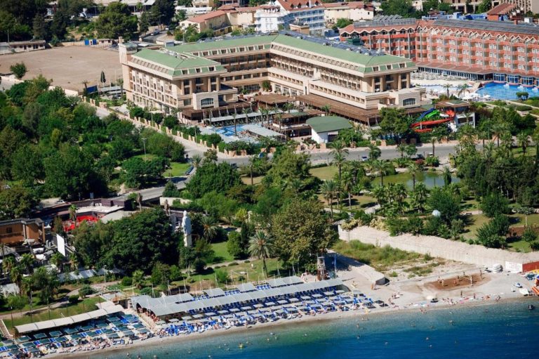 Volo + Hotel Milano - Kemer - Crystal De Luxe Comfort Collection - All Inclusive da 383.29€