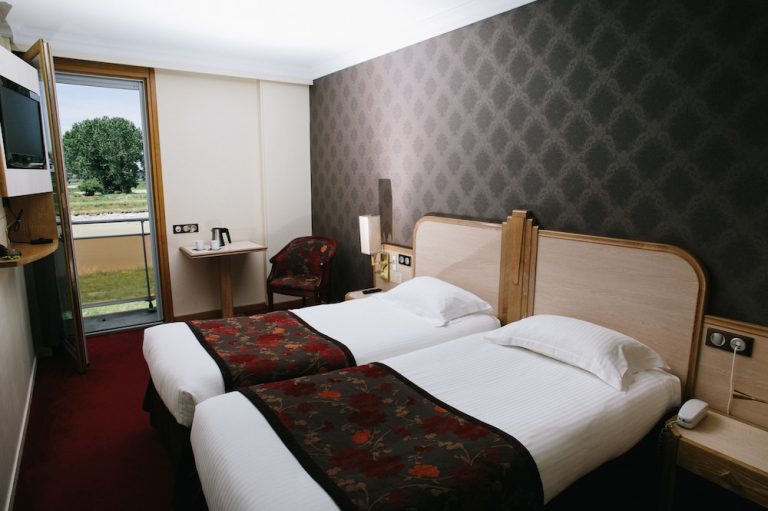 Volo + Hotel Milano - Normandia - Le Relais Du Roy da 546.46€