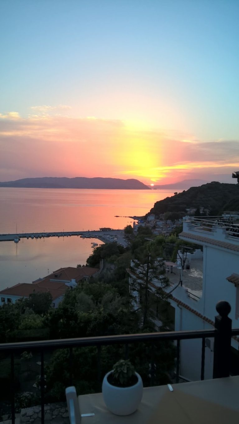 Volo + Hotel Milano - Loutraki (Skopelos) - Aegean Wave - Faros da 505.26€