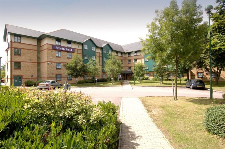 Volo + Hotel Milano - Luton - Premier Inn Luton - Airport da 98.39€
