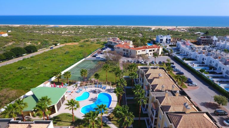 Volo + Hotel Milano - Monte Gordo - Praia da Lota Beachfront Resort - Hotel & Apartments da 203.57€