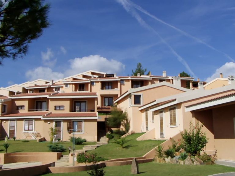 Volo + Hotel Napoli - Muravera - Le Residenze di Porto Corallo da 321.74€