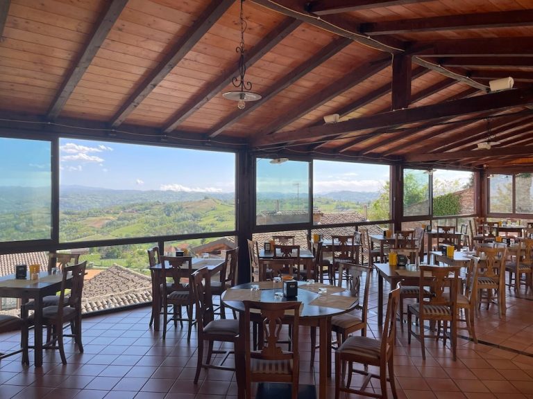 Volo + Hotel Milano - Monferrato e Langhe, Piemonte - Albergo Diffuso Belvedere da 567.79€