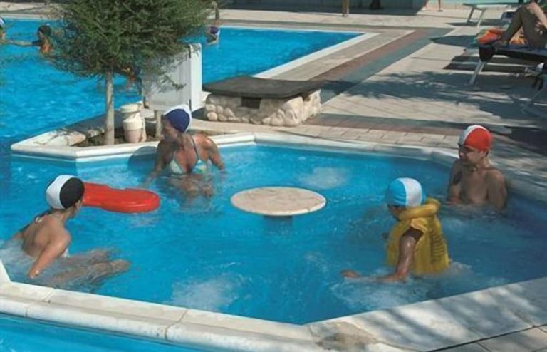 Volo + Hotel Milano - Costa Marche, Mare Italia - Villaggio Verde Cupra da 161.73€