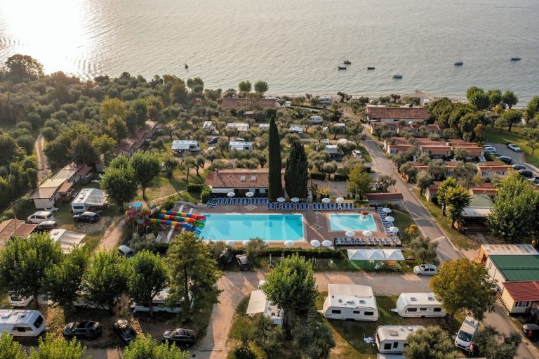 Volo + Hotel Milano - Sirmione - Camping Fontanelle da 327.67€