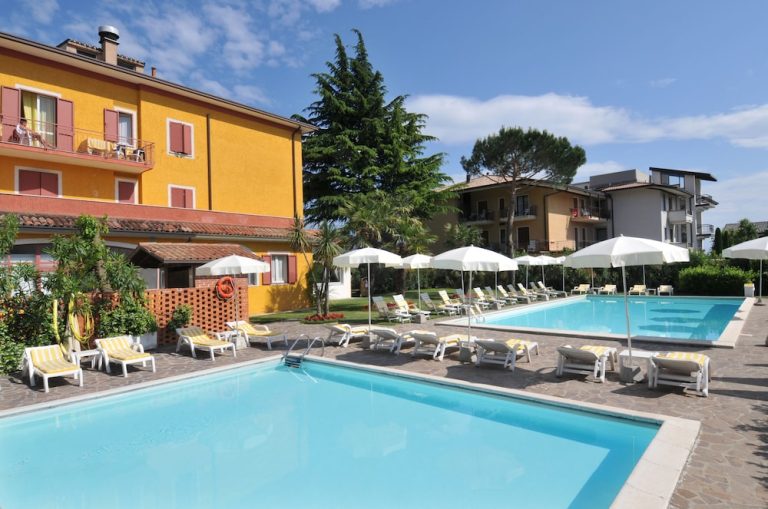 Volo + Hotel Milano - Sirmione - La Quiete Park Hotel da 345.56€
