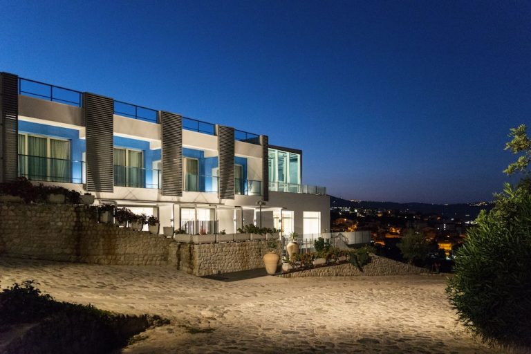 Volo + Hotel Milano - Soverato - Villa Ersilia da 637.11€