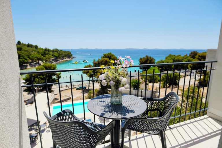 Volo + Hotel Milano - Tisno - Colentum Resort Murter da 507.93€