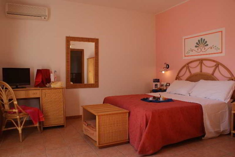 Volo + Hotel Milano - Torre Vado - Messapia Hotel & Resort da 157.66€