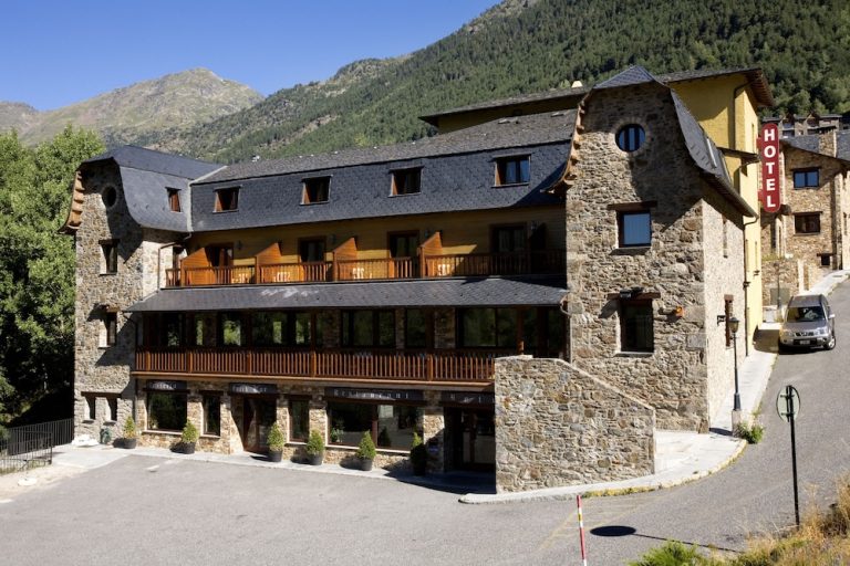 Volo + Hotel Milano - Vallnord, Andorra - Hotel & SPA Niunit da 1179.84€