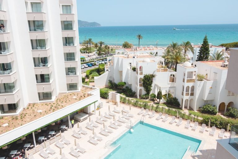 Volo + Hotel Napoli - Cala Millor - Hipotels Bahía Grande Aparthotel da 212€