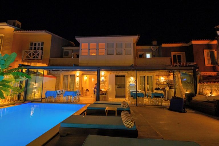 Volo + Hotel Napoli - Çeşme - Kybele Suites Alaçatı da 622.14€