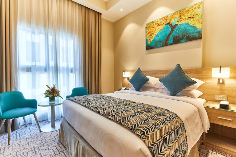 Volo + Hotel Napoli - Dubai - Rose Plaza Hotel Al Barsha da 802.25€