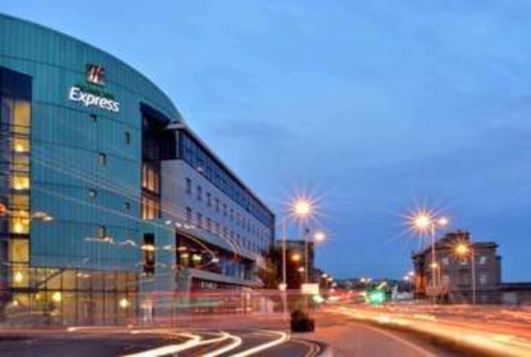 Volo + Hotel Napoli - Dundee - Holiday Inn Express DUNDEE by IHG da 523.83€