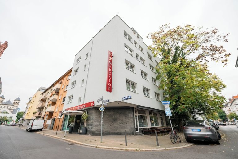 Volo + Hotel Napoli - Francoforte sul Meno - City Hotel Mercator da 309.29€