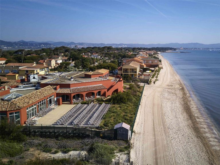 Volo + Hotel Napoli - Hyeres - Ibis Hyeres Plage Thalassa da 425.32€