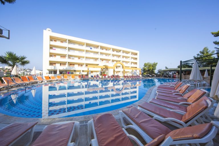 Volo + Hotel Napoli - Kusadasi - Tuntas Family Suites Kusadasi da 597.98€