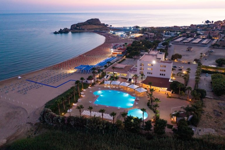 Volo + Hotel Napoli - Licata - Hotel Baia D'oro da 828.58€