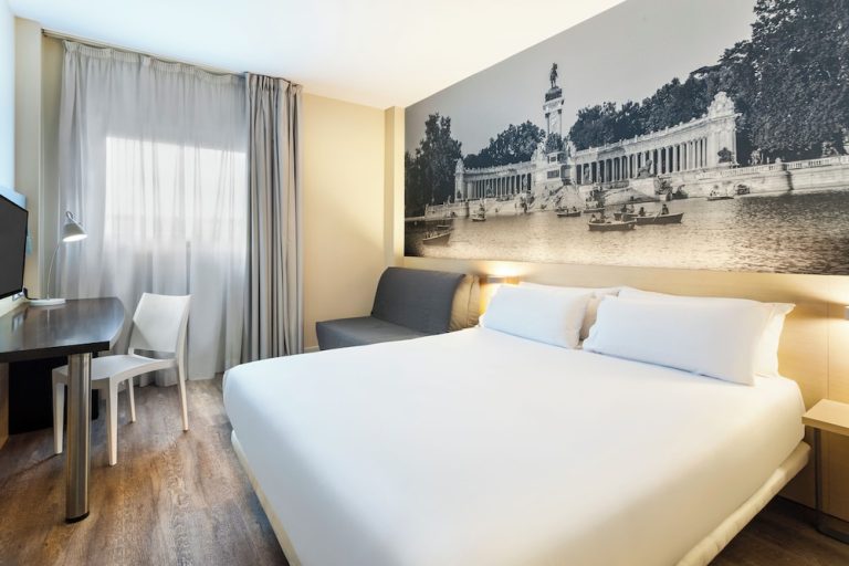 Volo + Hotel Napoli - Madrid - B&B HOTEL Madrid Aeropuerto T1 T2 T3 da 203.73€
