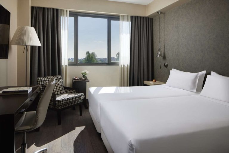 Volo + Hotel Napoli - Madrid - NH Alcorcón da 206.66€