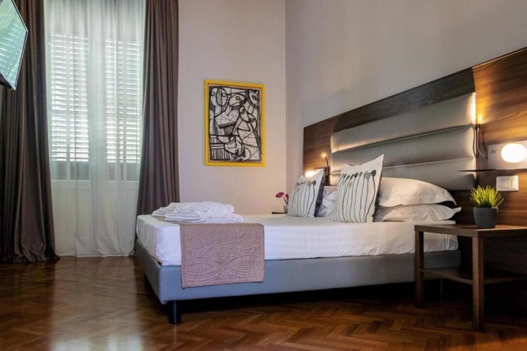 Volo + Hotel Napoli - Messina - Re Vittorio De Luxe Accomodations da 261.61€