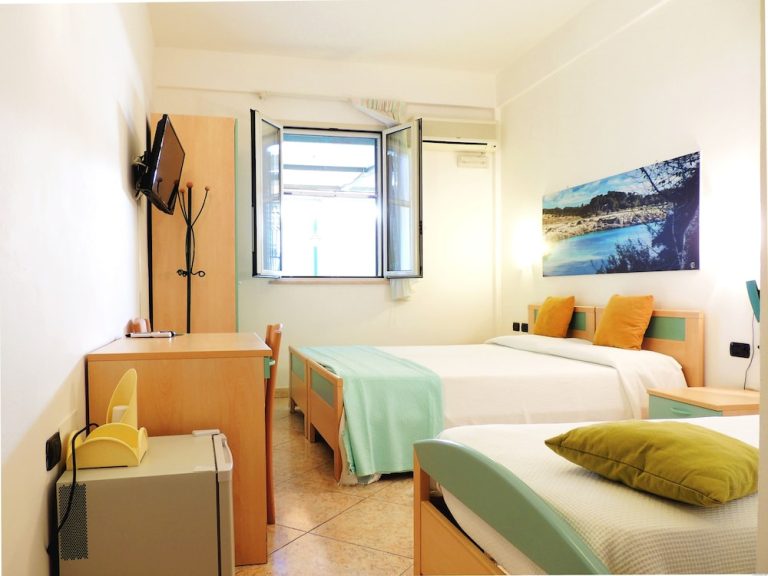 Volo + Hotel Napoli - Otranto - Hotel Porto Badisco da 472.02€