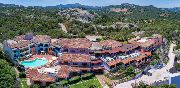 Volo + Hotel Napoli - Porto Cervo - Hotel Pedra Santa da 501.87€