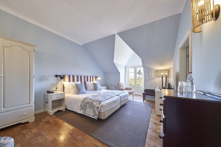 Volo + Hotel Napoli - Santana - Hotel Quinta Do Furao da 815.37€