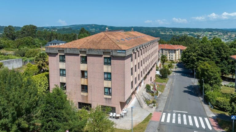 Volo + Hotel Napoli - Santiago de Compostela - Hotel Faranda Los Tilos, Ascend Hotel Collection da 388.98€