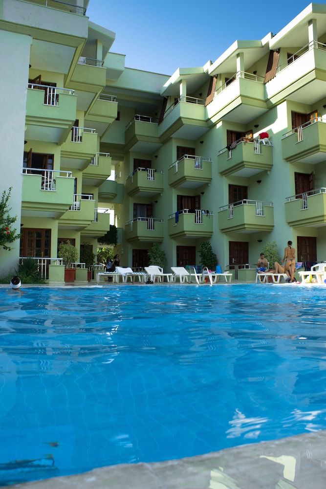 Volo + Hotel Napoli - Kemer - Ares City Hotel da 767.02€
