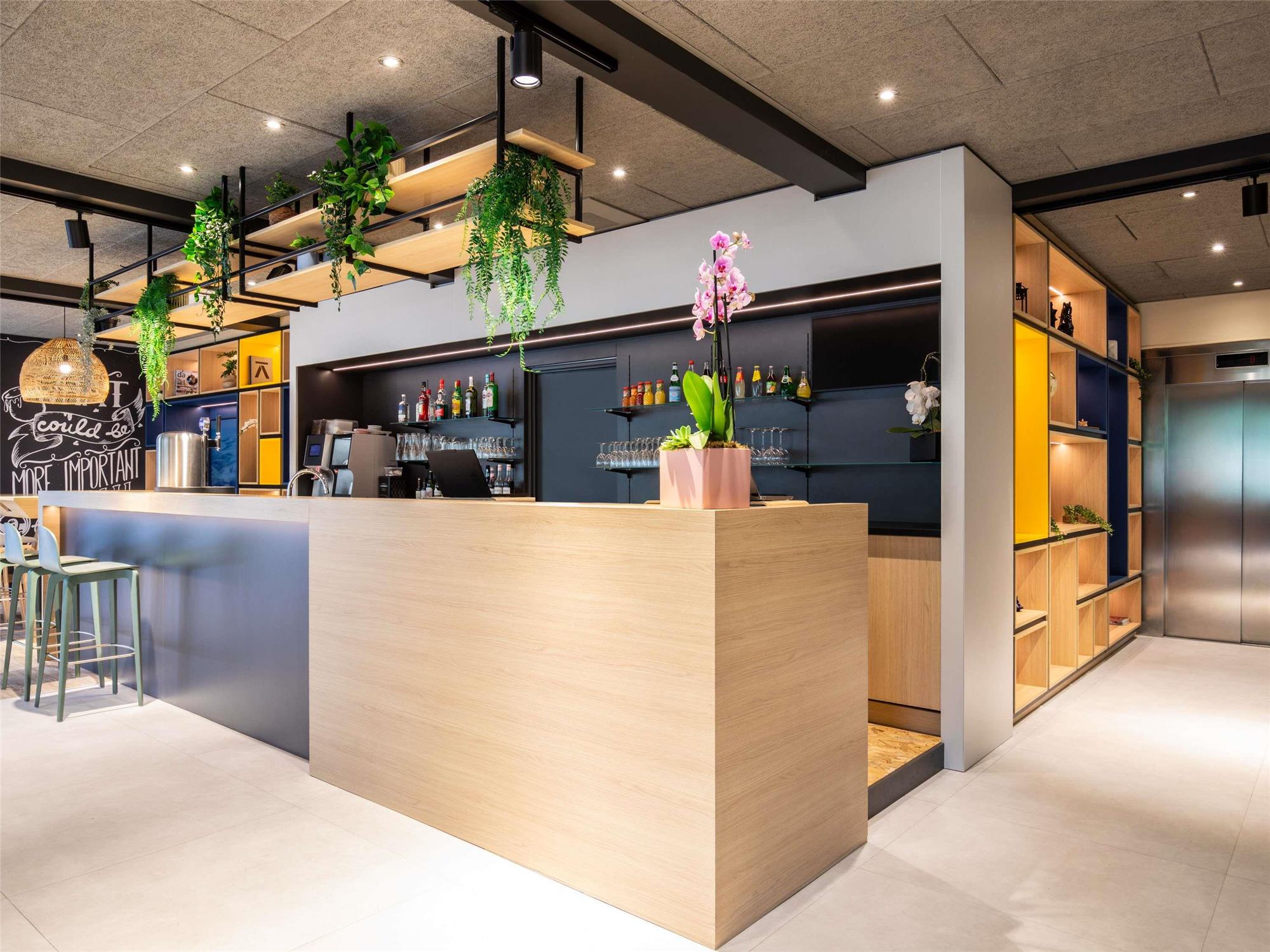 Volo + Hotel Roma - Versailles - ibis Paris Meudon Velizy da 190.83€