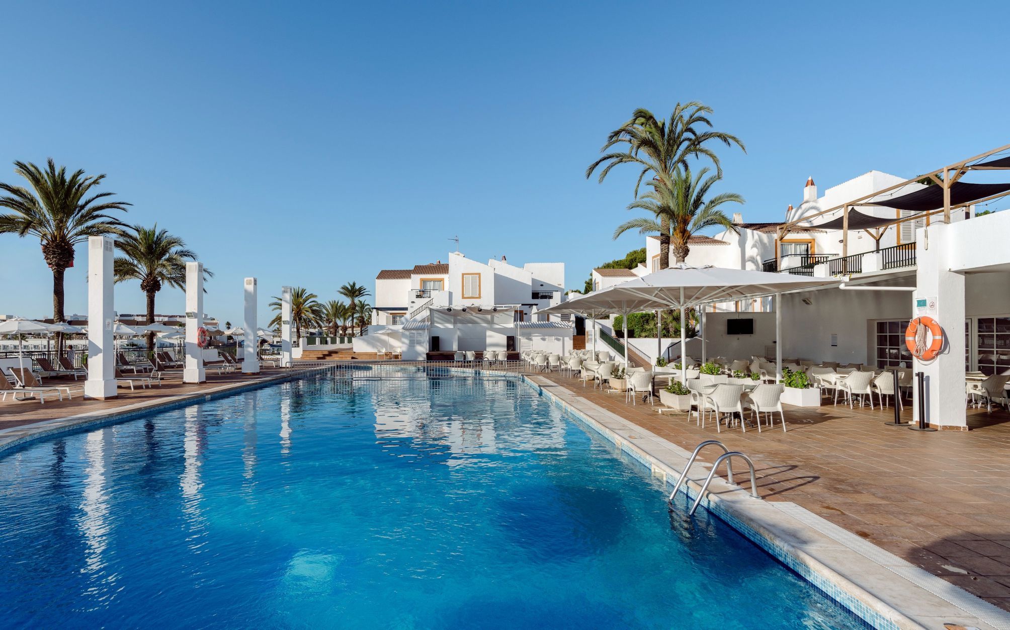 Volo + Hotel Napoli - Ciutadella de Menorca - AluaSun Lago Park da 545.1€